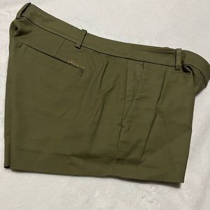 MK OLIVE SHORTS  (4)